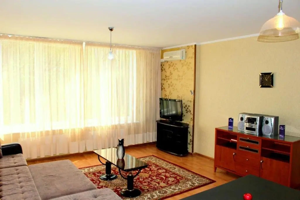 Алматы: Cozy 3 rooms apartment in the center of Almaty