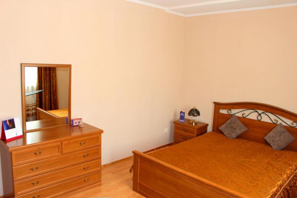 Алматы: Cozy 3 rooms apartment in the center of Almaty