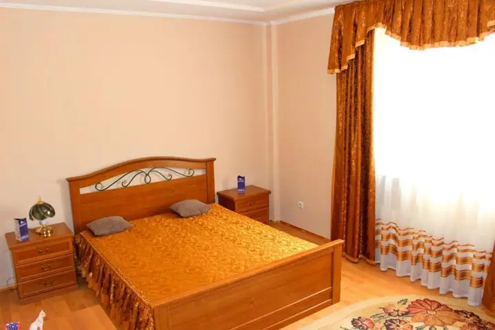 Алматы: Cozy 3 rooms apartment in the center of Almaty