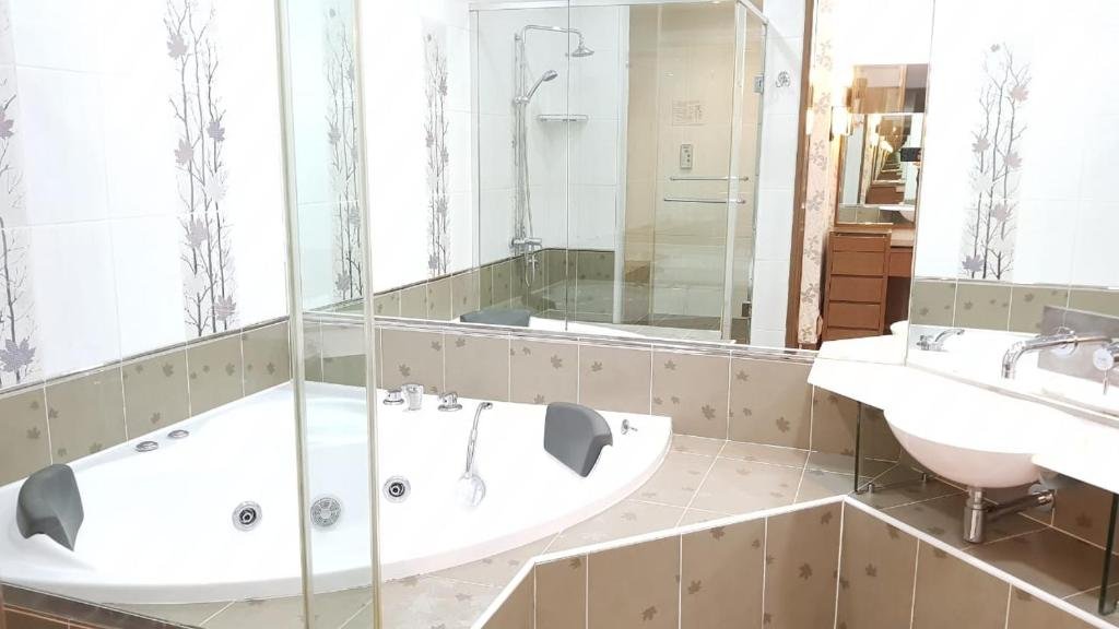 Астана: Nur-Sultan IM Apartment 200 sq.m