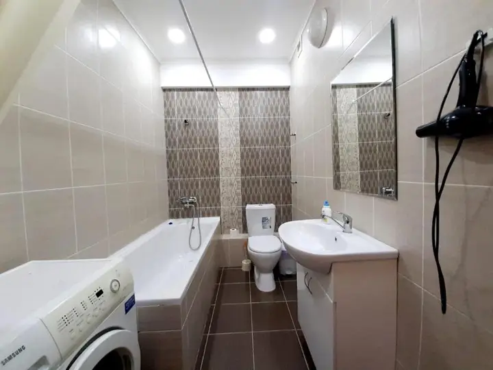 Алматы: Apartment on Zharokov 235