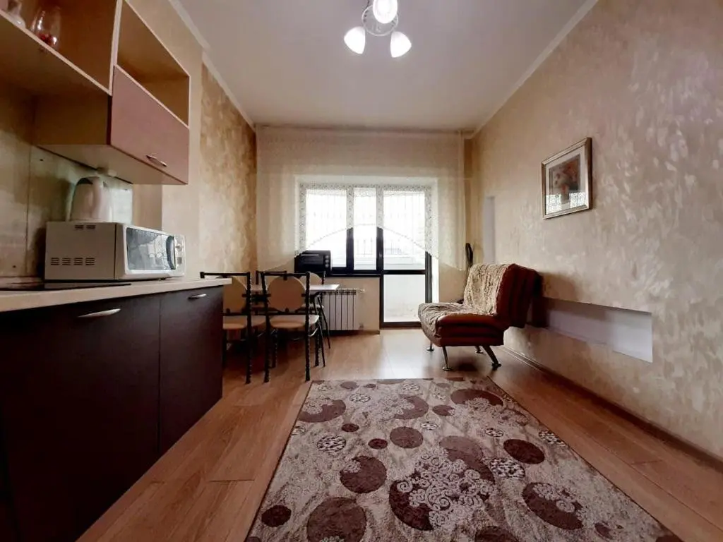 Алматы: Apartment on Zharokov 235