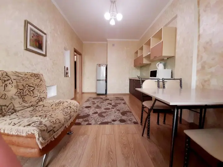 Алматы: Apartment on Zharokov 235