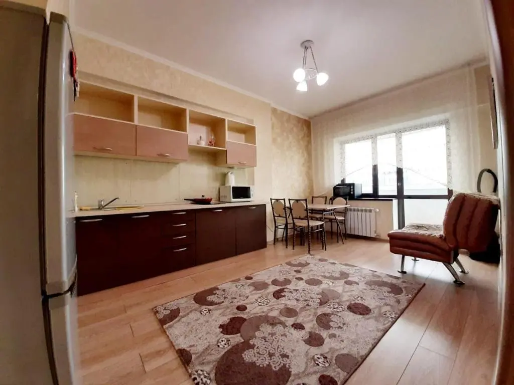 Алматы: Apartment on Zharokov 235