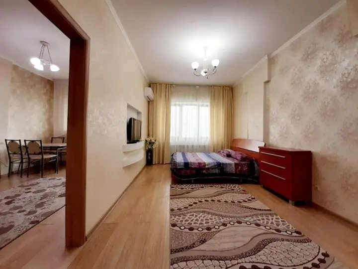 Алматы: Apartment on Zharokov 235