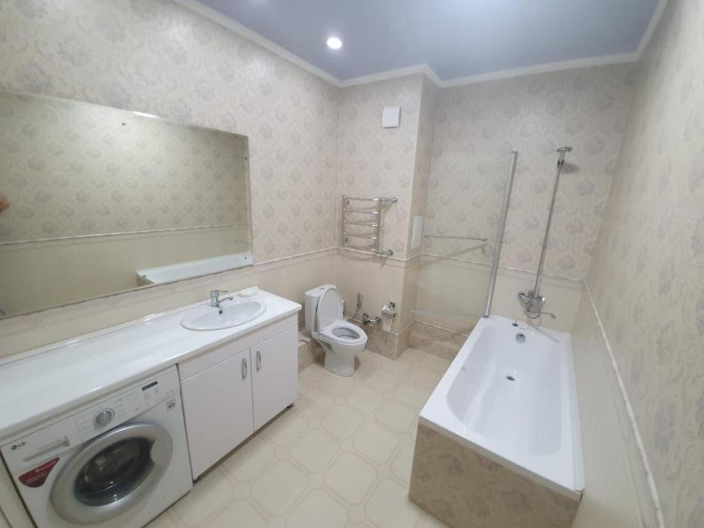 Алматы: Apartment with 1 bedroom Shakh 3