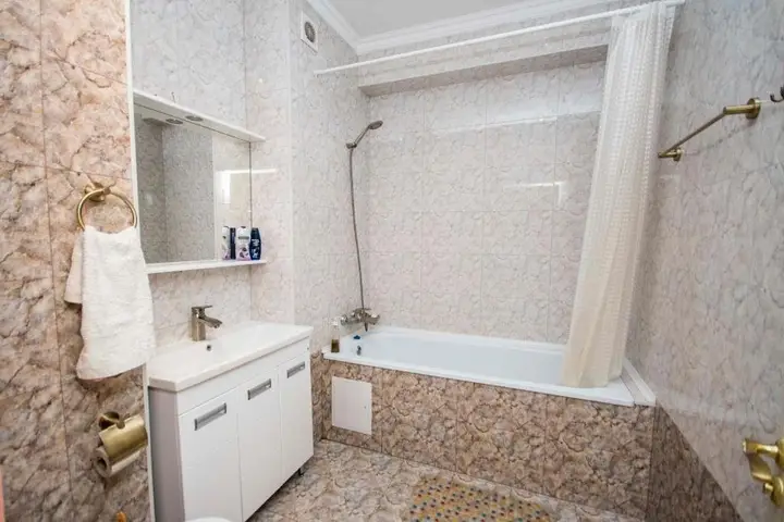 Алматы: Apartment on Seyfulina 589a