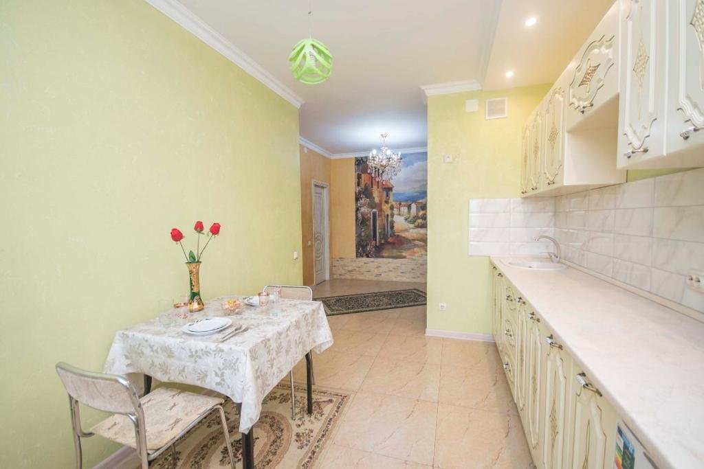 Алматы: Apartment on Seyfulina 589a