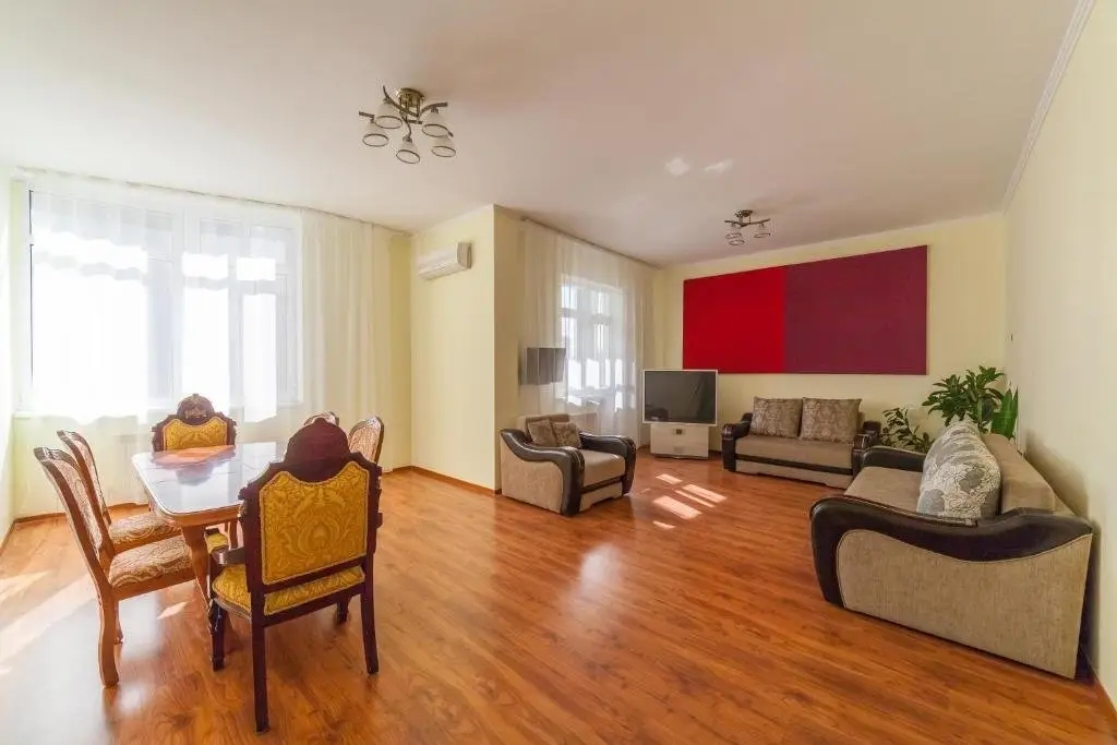 Астана: Apartment on Turkistan 8