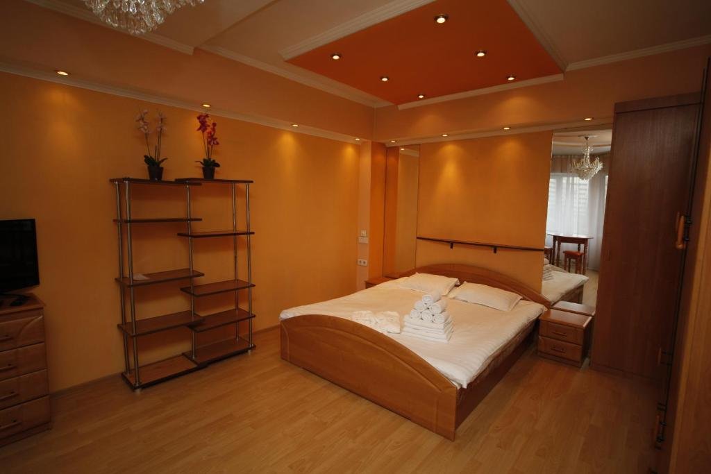 Алматы: Apartments On Furmanova 77