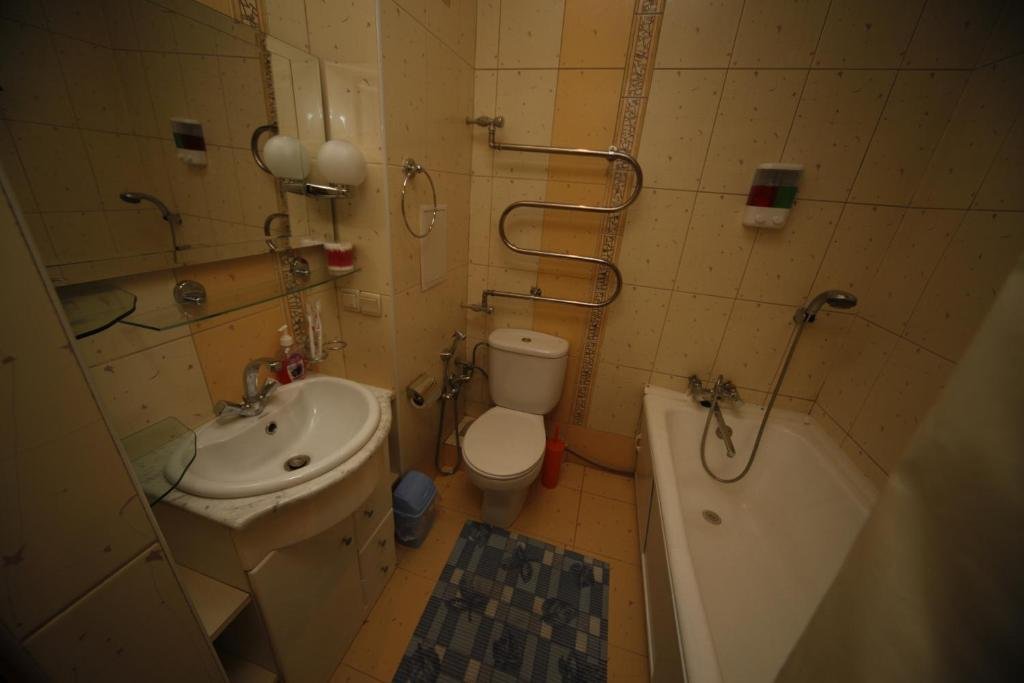 Алматы: Apartments On Furmanova 77