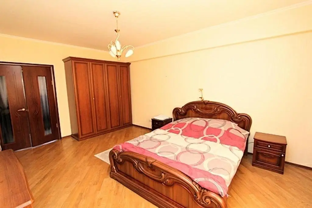 Алматы: Apartments On Furmanov 235
