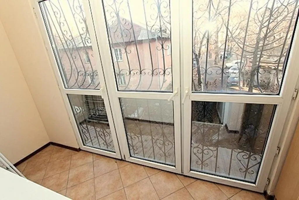 Алматы: Apartments On Furmanov 235