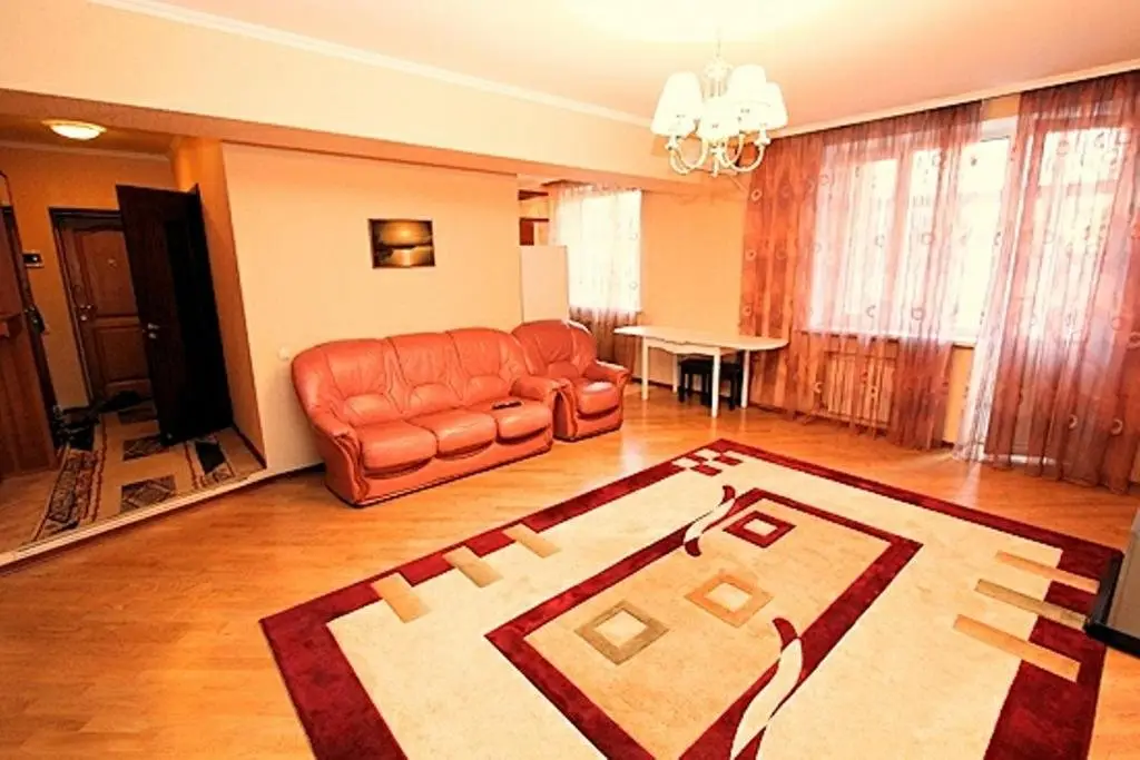 Алматы: Apartments On Furmanov 235