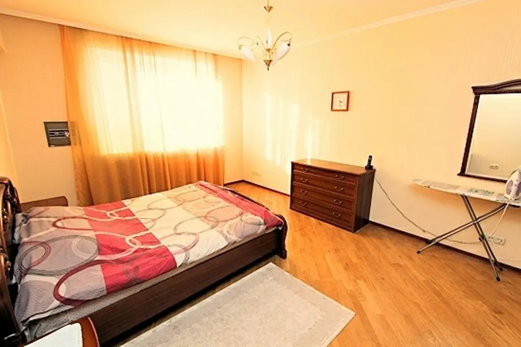 Алматы: Apartments On Furmanov 235