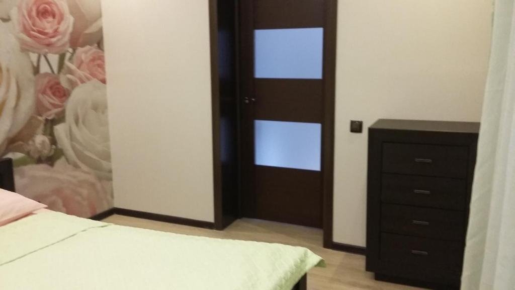 Алматы: Apartment on Tlendieva 223