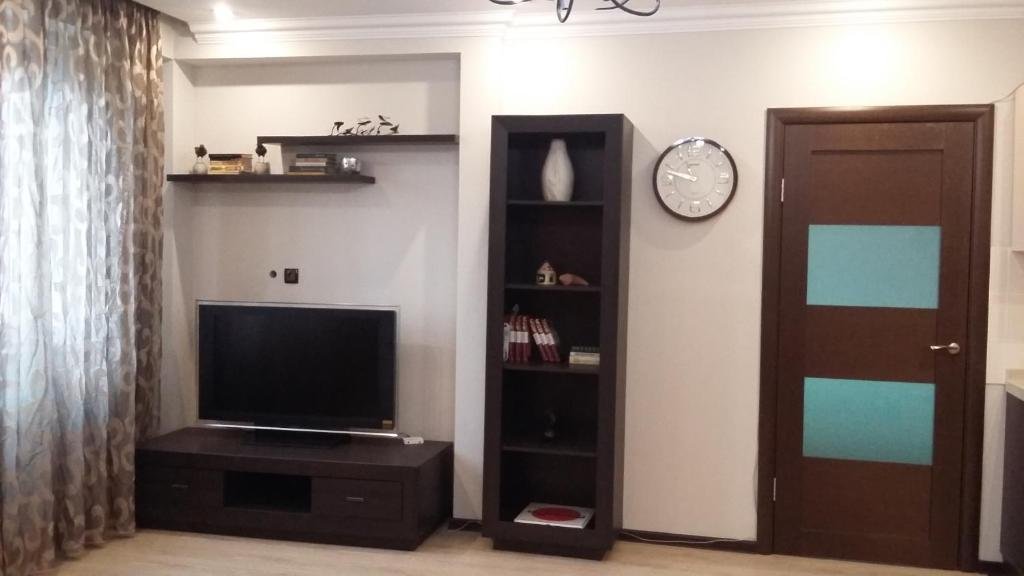 Алматы: Apartment on Tlendieva 223