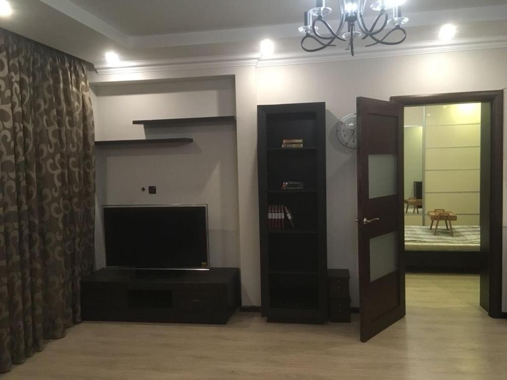 Алматы: Apartment on Tlendieva 223
