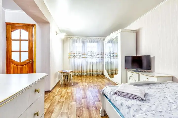 Алматы: Cozy apartment in the city center. 405