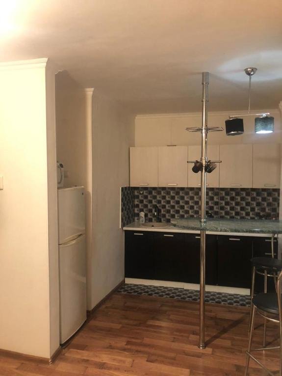 Атырау: Satpaeva 13 apartment in the middle of city