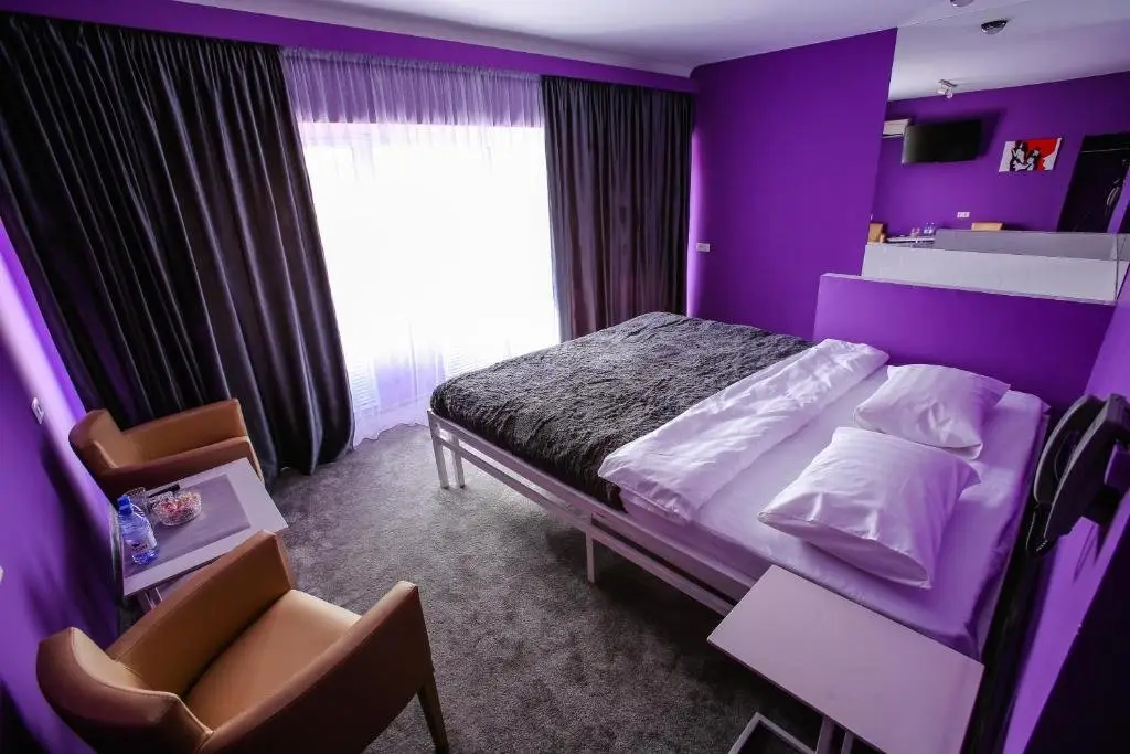 Алматы: 4 Rooms