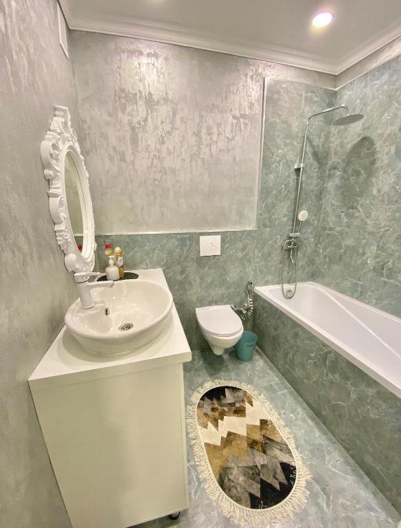 Алматы: Comfortable apartment on Tole bi 285/8