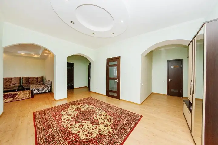 Астана: 3 Bedroom Apartments On Sarayshik