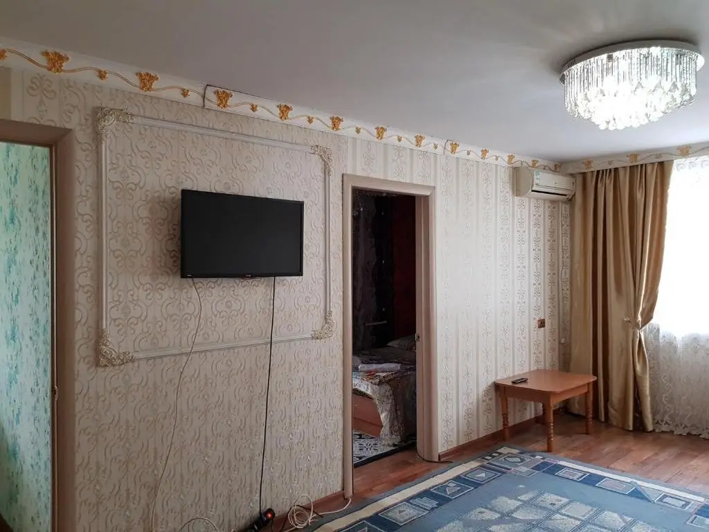 Алматы: Apartment on Gogolya 100