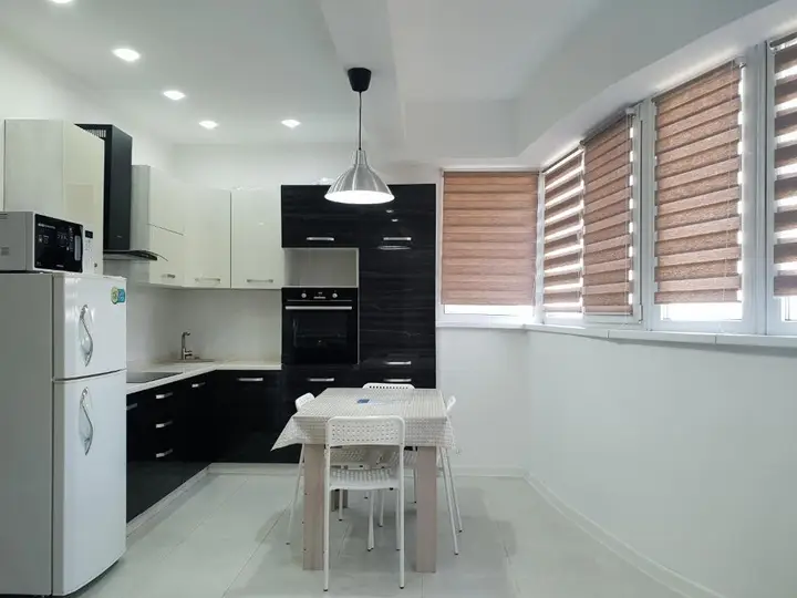 Алматы: Apartment on Zharokova 208