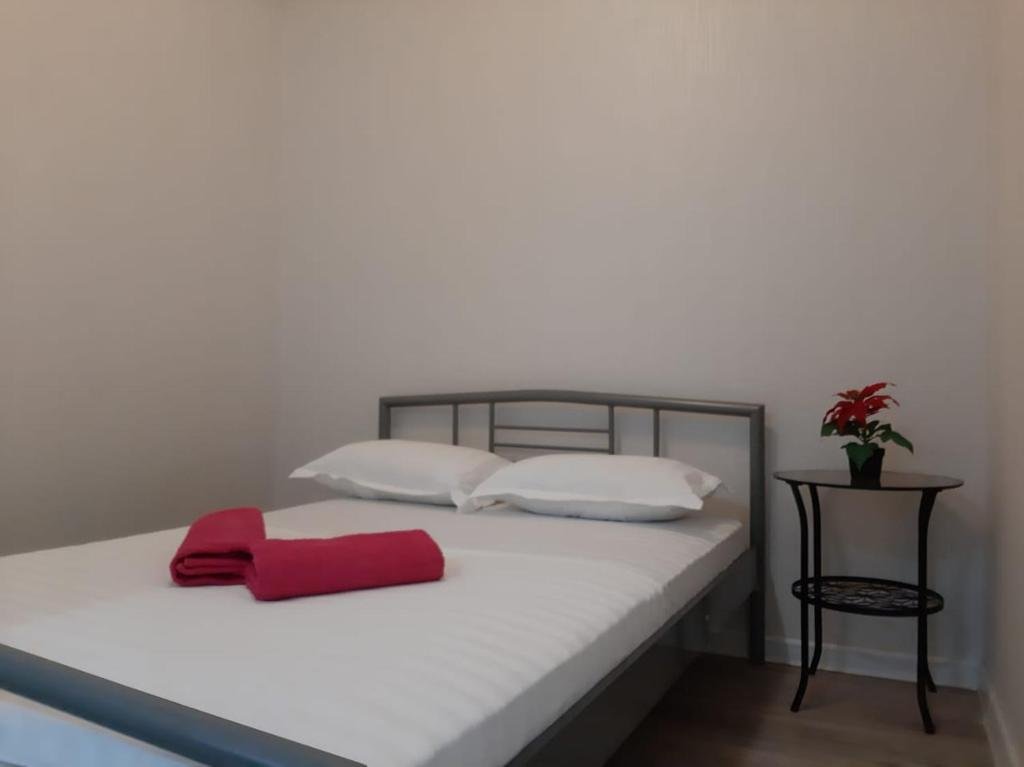 Алматы: Apartment on Zharokova 208