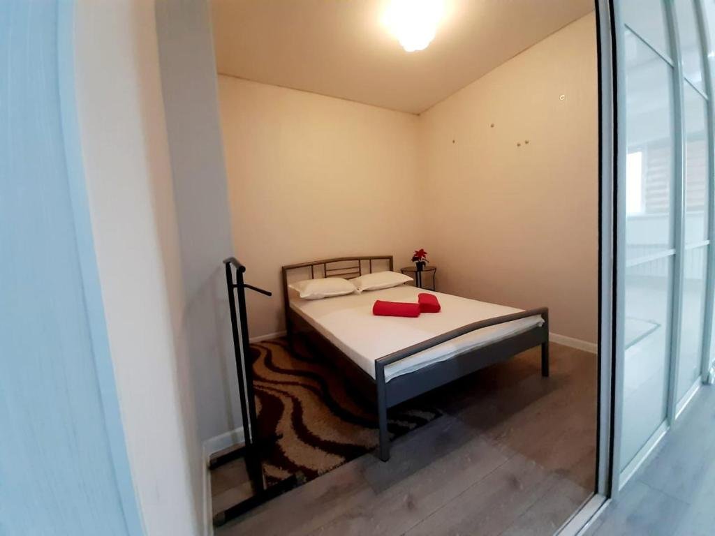 Алматы: Apartment on Zharokova 208