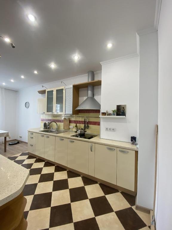 Алматы: tengiz lovely 2br apartment
