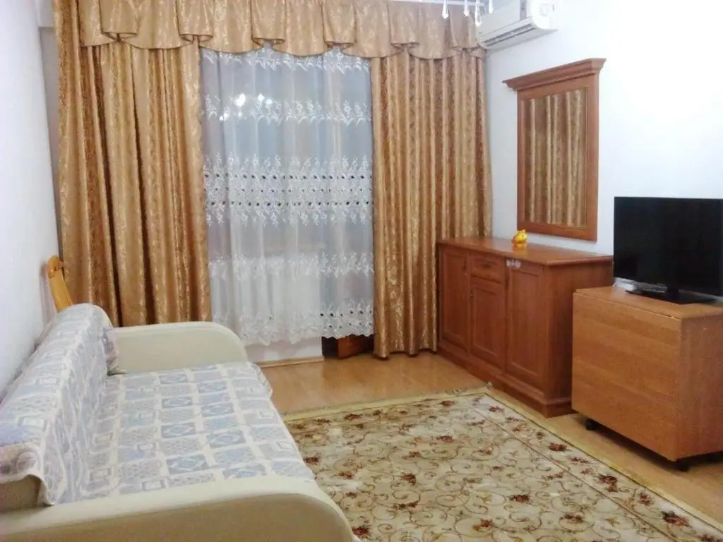 Алматы: Apartment on Seyfullina 534