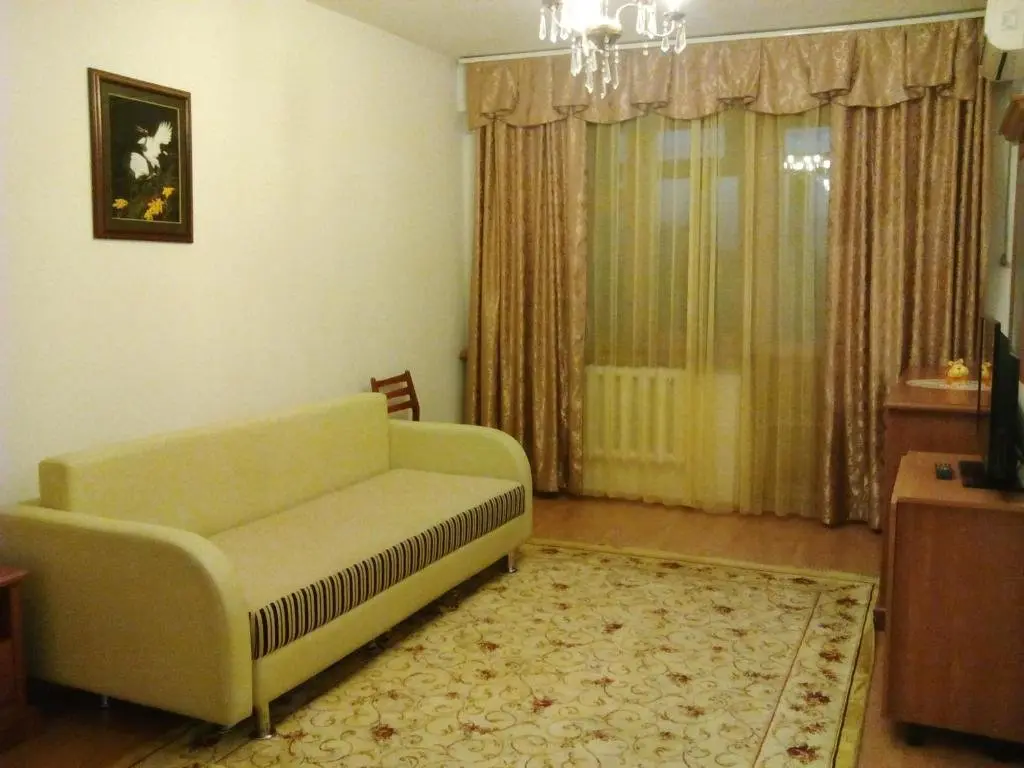 Алматы: Apartment on Seyfullina 534