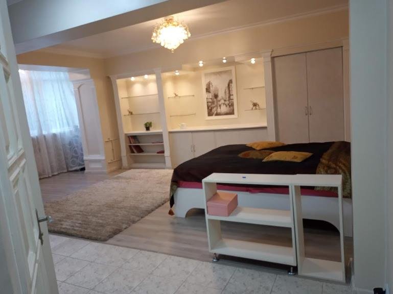 Алматы: Apartment 1 on Zenkova 56