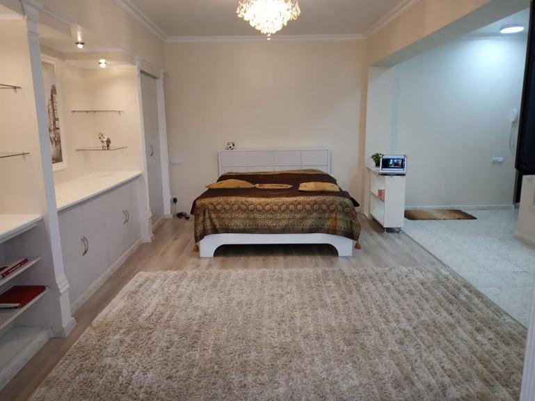 Алматы: Apartment 1 on Zenkova 56