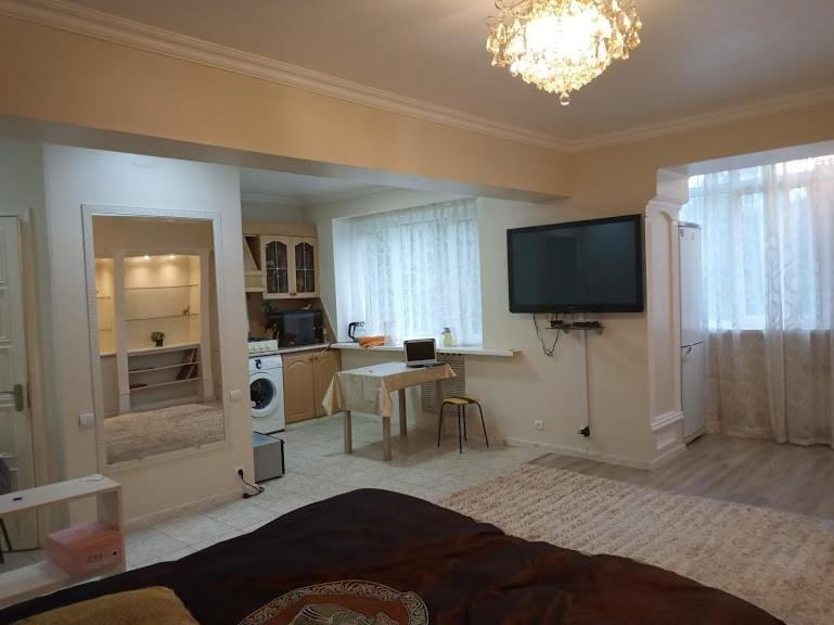 Алматы: Apartment 1 on Zenkova 56
