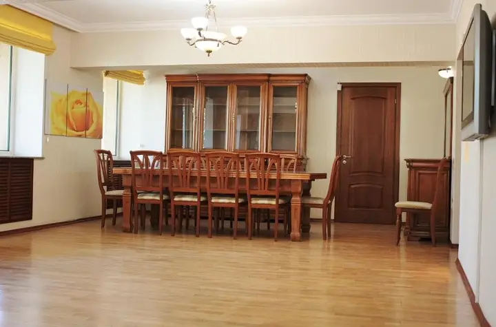 Алматы: Apartment At Nurmakova 81