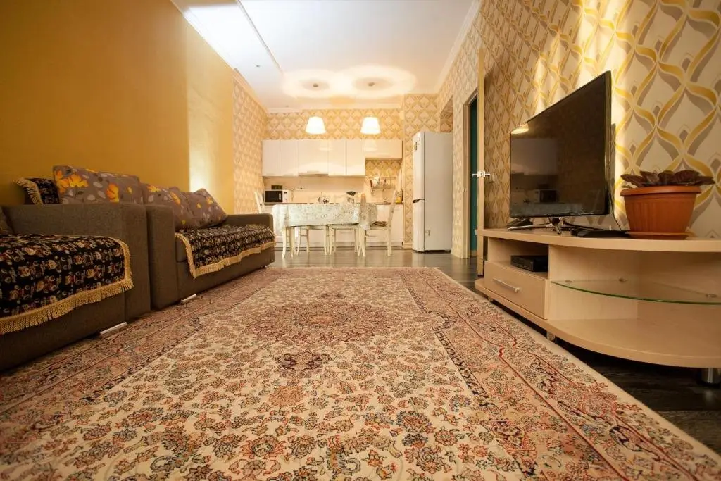 Алматы: Apartment On Navoi 208\56