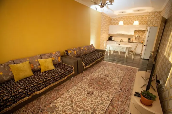 Алматы: Apartment On Navoi 208\56