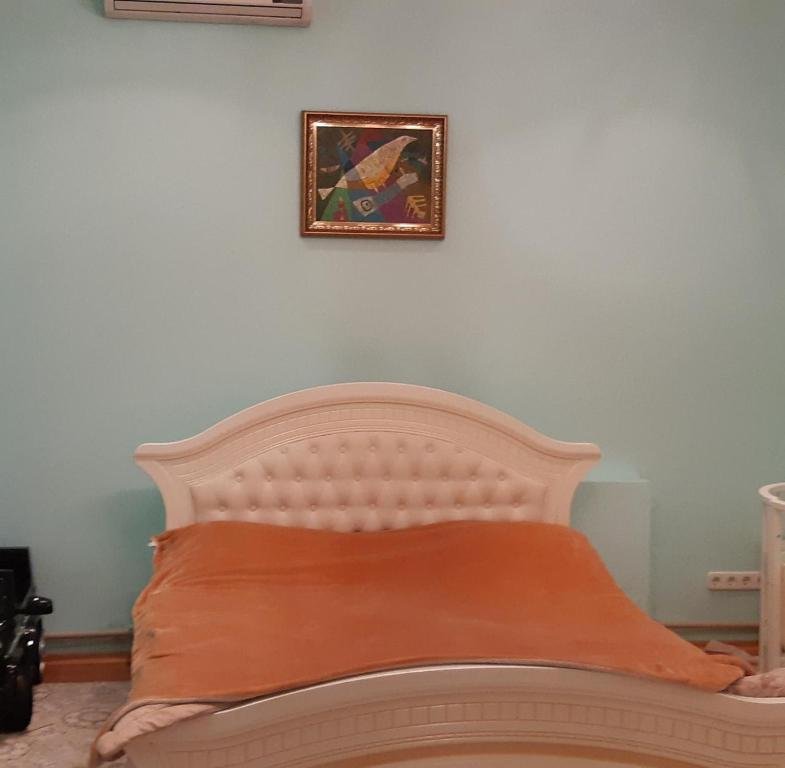 Алматы: Apartment on Khusainova 292