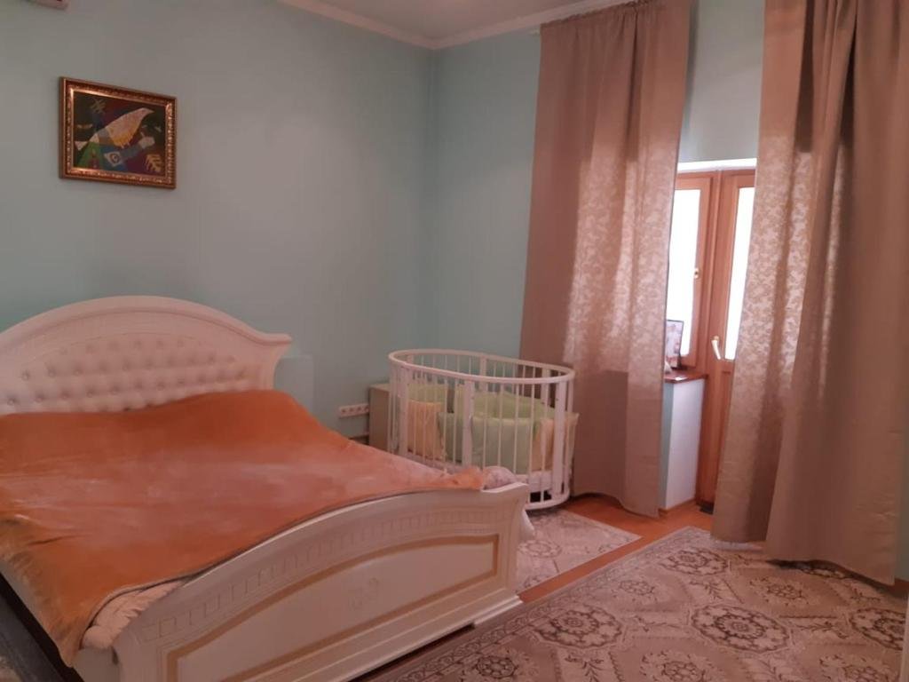 Алматы: Apartment on Khusainova 292