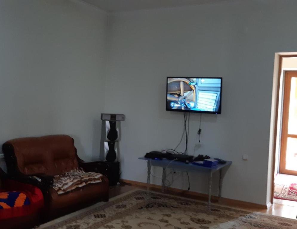 Алматы: Apartment on Khusainova 292
