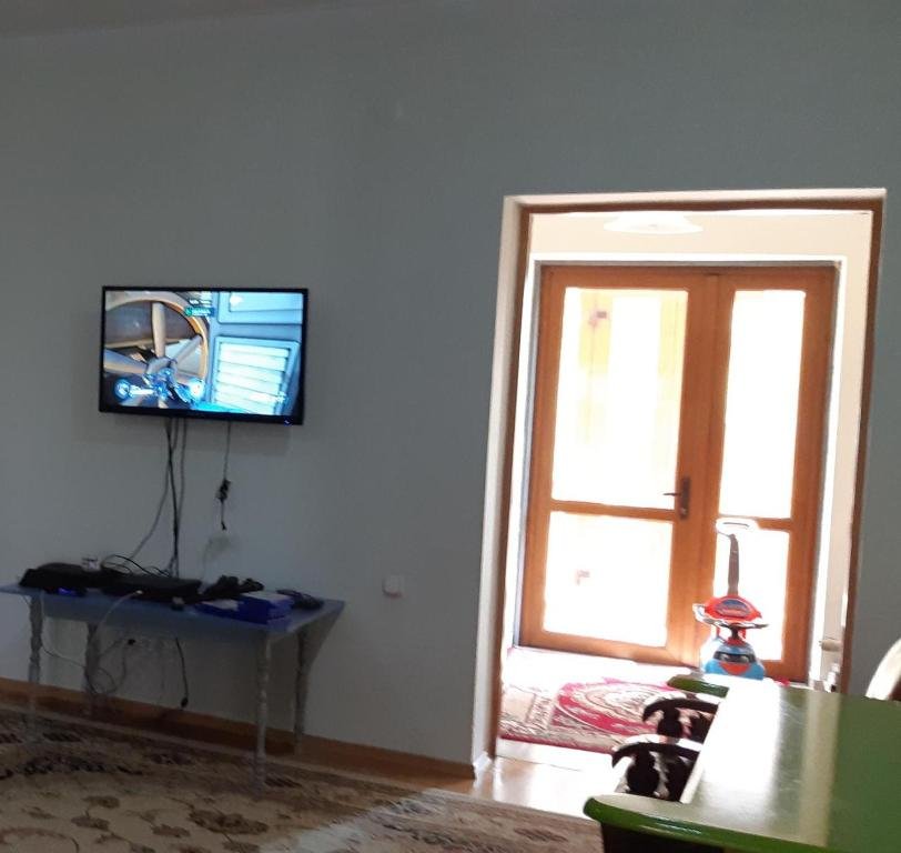 Алматы: Apartment on Khusainova 292