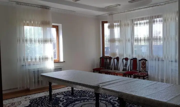 Алматы: Apartment on Khusainova 292