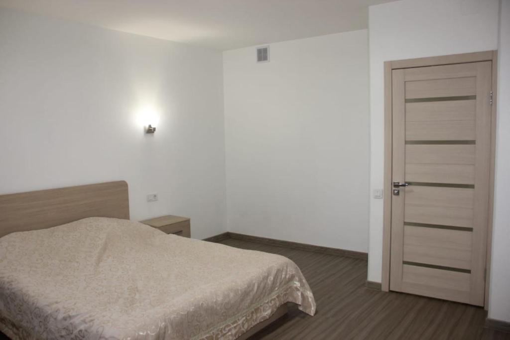 Алматы: Apartment on Brusilovskiy 167