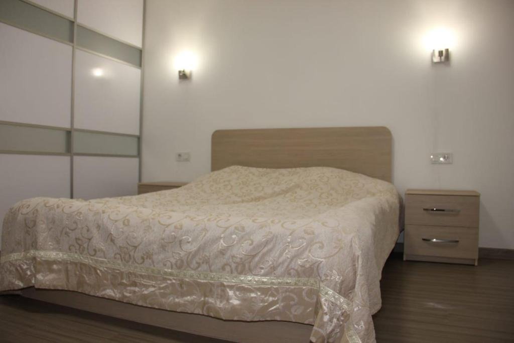Алматы: Apartment on Brusilovskiy 167