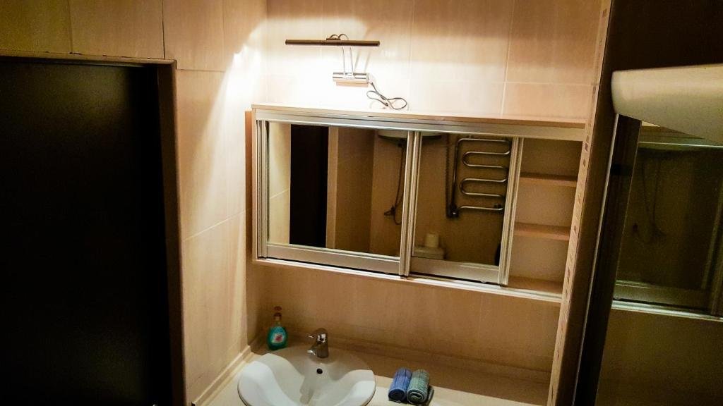 Караганда: ulitsa Ermekova, 37 Apartment