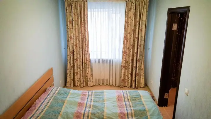 Караганда: ulitsa Ermekova, 37 Apartment