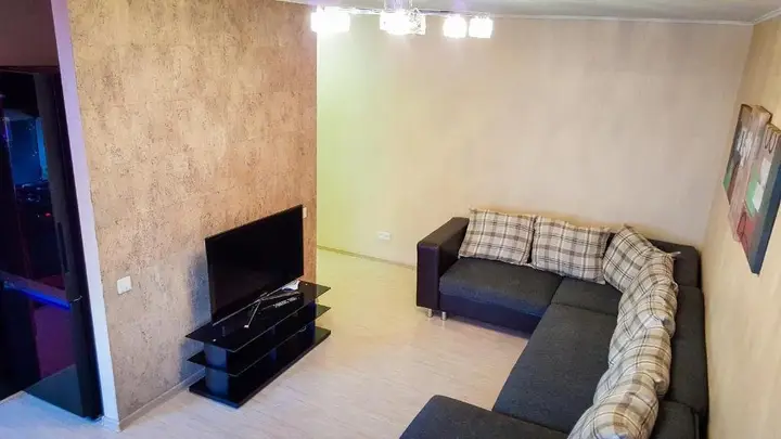 Караганда: ulitsa Ermekova, 37 Apartment